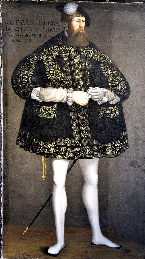 Porträtt av Gustav Vasa i praktfull klädsel med rik brodyr, stående med en trästav, skapar en historisk stämning.